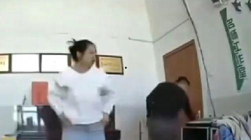 拍摄的男孩爆料老师视频,视频引发社会关注  第2张